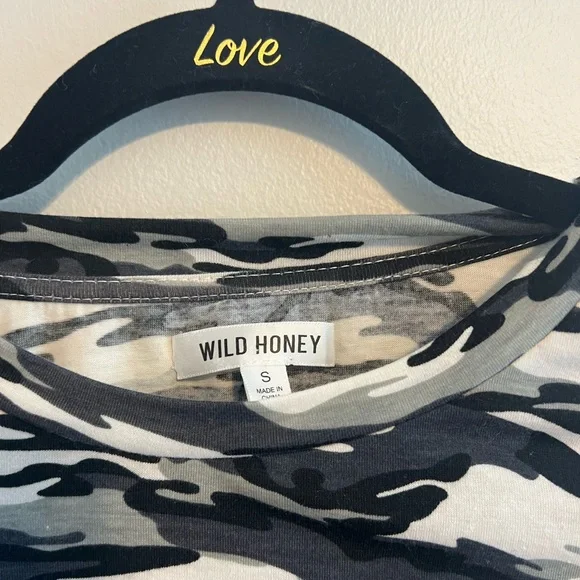 Wild Honey Twist Front Camo Crop Top - Picture 4 of 4
